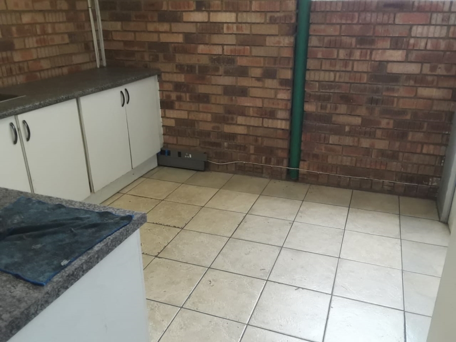 To Let commercial Property for Rent in Oos Einde North West